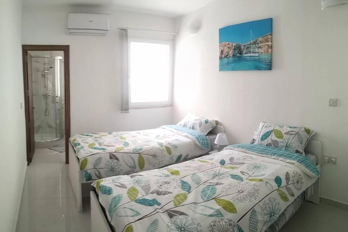 Ferries Apartment *